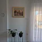 Laura شقة *