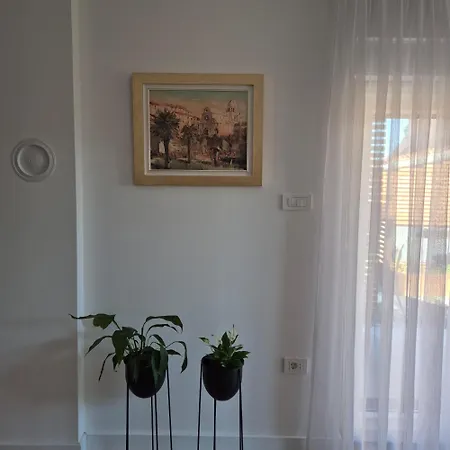 Laura Apartment *